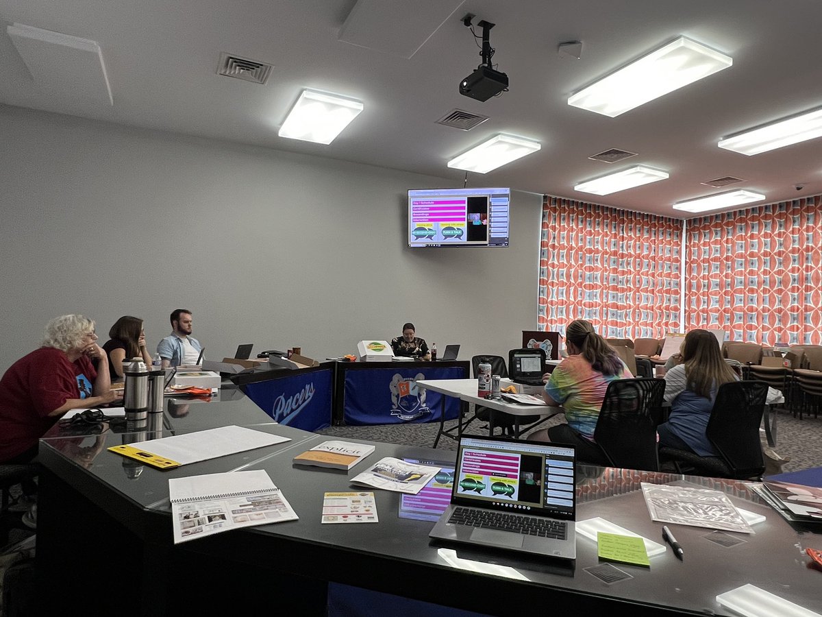 amy_linkel's tweet image. Our @switzsc teachers are proud to learn from @SmekensEd today.  Such intentionality with explicit and direct instruction. #seamless #CompCON