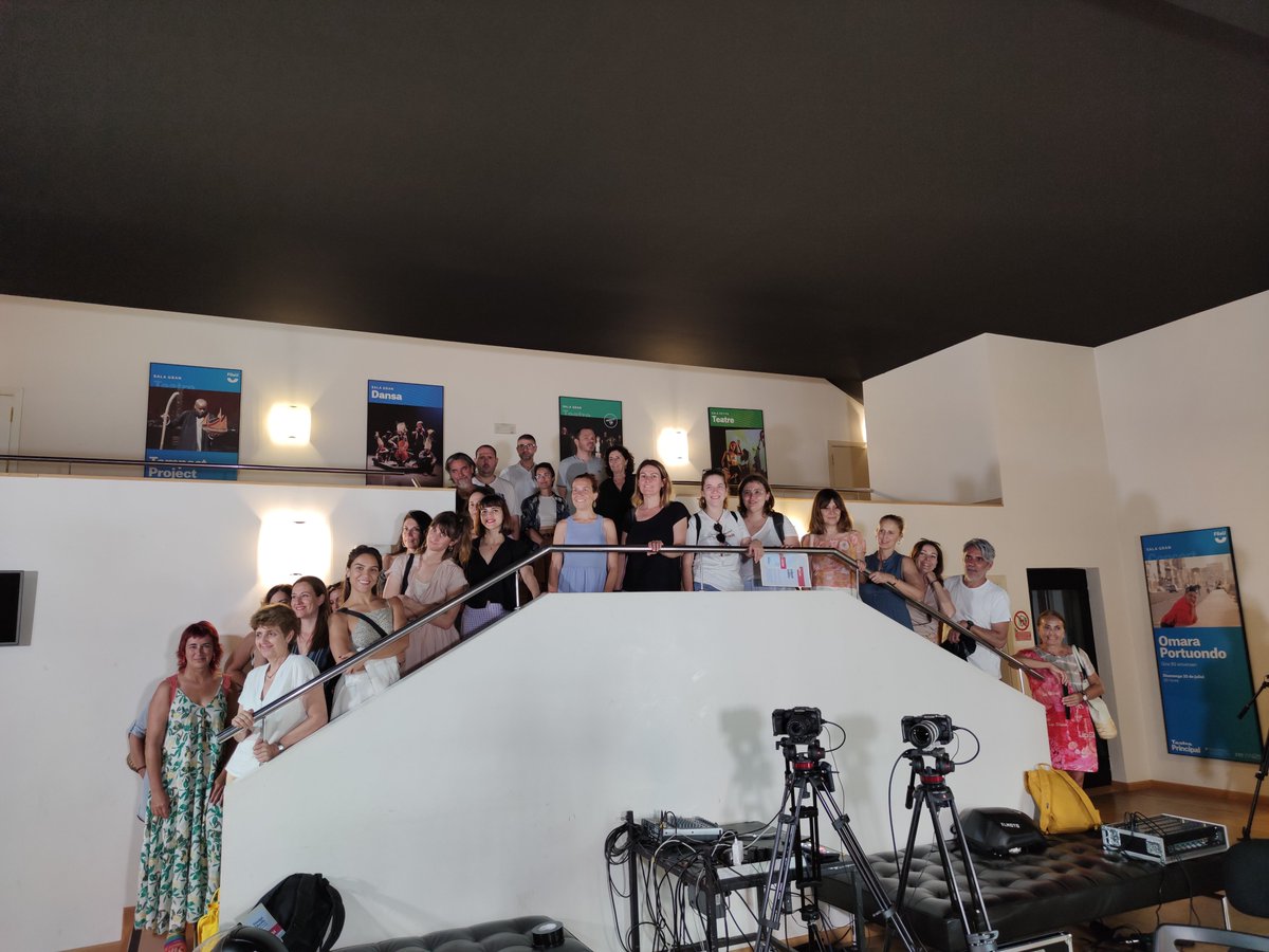 teatreprincipal's tweet photo. 🔴Hem presentat en roda de premsa les nostres propostes #educatives 2023/24 ⚡ Com a #novetat, tindrem tutories de #dansa!
També farem una nova edició de #TutoriesTeatrals Avui han començat a actuar al Principal alguns dels alumnes d'aquest programa👉 https://t.co/JXx7NEw4uX https://t.co/HN7FofsKsF