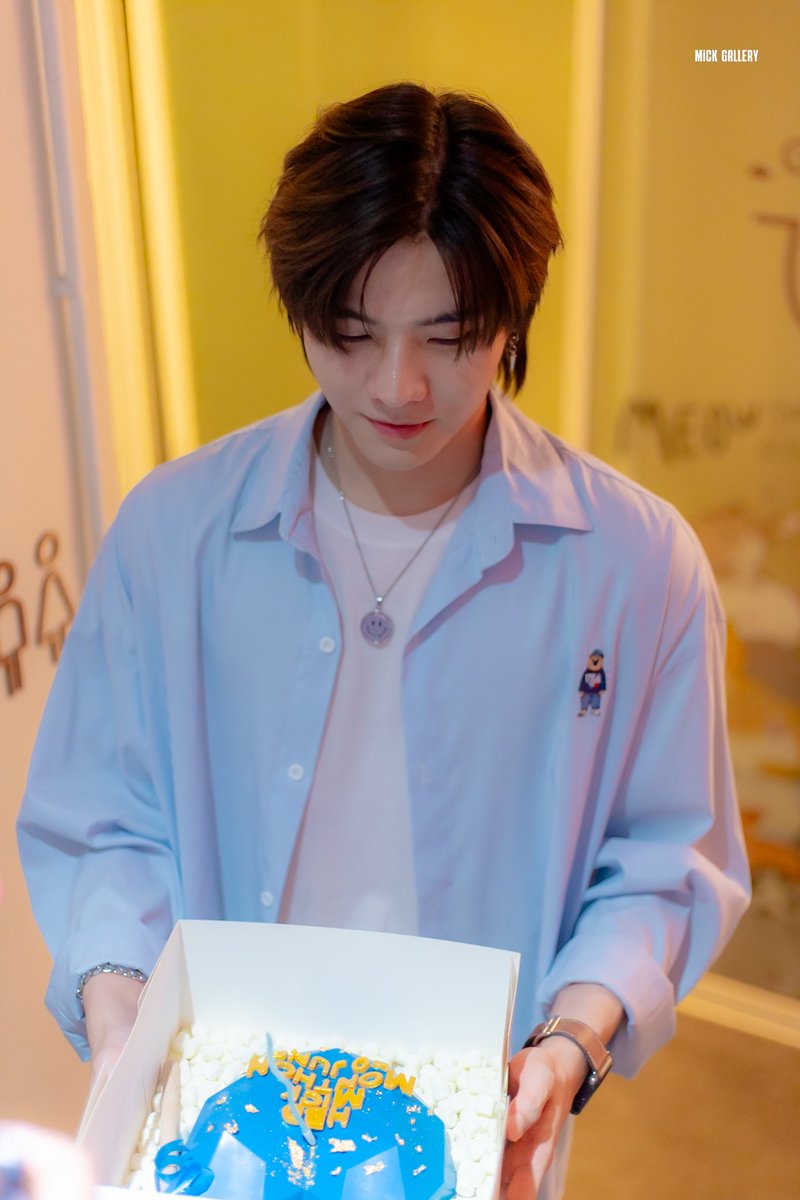 mick_gallery's tweet photo. 20.06.2023
วันนี้ทำหน้าที่ถือเค้กครับ😃
#mickmonthon
#MickeySmileyDay0620
#TwentyoneYears #TopPiyawat https://t.co/rsgh3gKOaD
