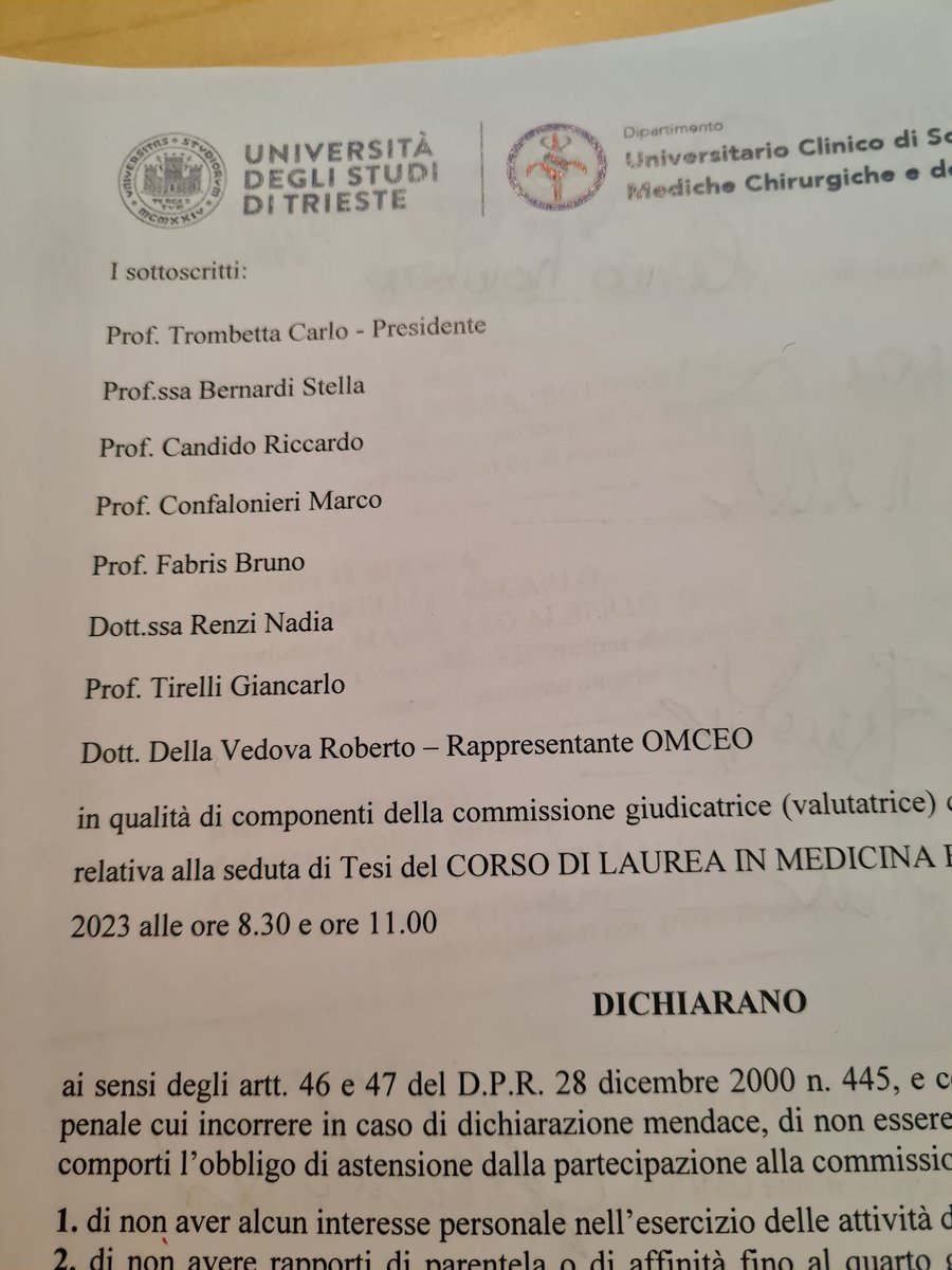 Presiedo una seduta di laurea 🎓 con 4 tesi di Urologia. Grazie ai Correlatori @gioliguori33 (laparoscopia) @FrancescaVedovo (urodinamica - musica binaurale) @FraClaps (biopsia della prostata) @Piase6 (biopsia della prostata) @UrologiaTrieste @UniTrieste