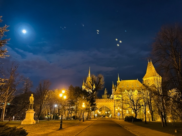 Continental Travel zeigt - Budapest ist mit Grandezza zurück auf der Eventbühne

Budapest ist eine Stadt der Thermalbäder, der außergewöhnlichen Architektur der Jahrhundertwende, der trendigen Bistrosund Restaurant und vor allem eine Stadt mit einem

icjambassador.com/?p=21446