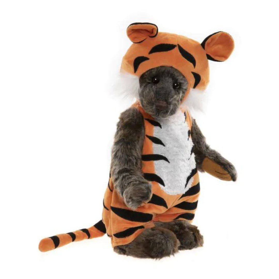 Nod is an adorable bear made by Charlie Bears, with a high-quality dark brown plush fabric. 🐯

teddybear.land/nod-charliebear

#Charliebears #teddybearlove #bestfriendsclub #collectabletoys #collectablebears #collectiblebear #teddybearland #collection #charliebearscollection