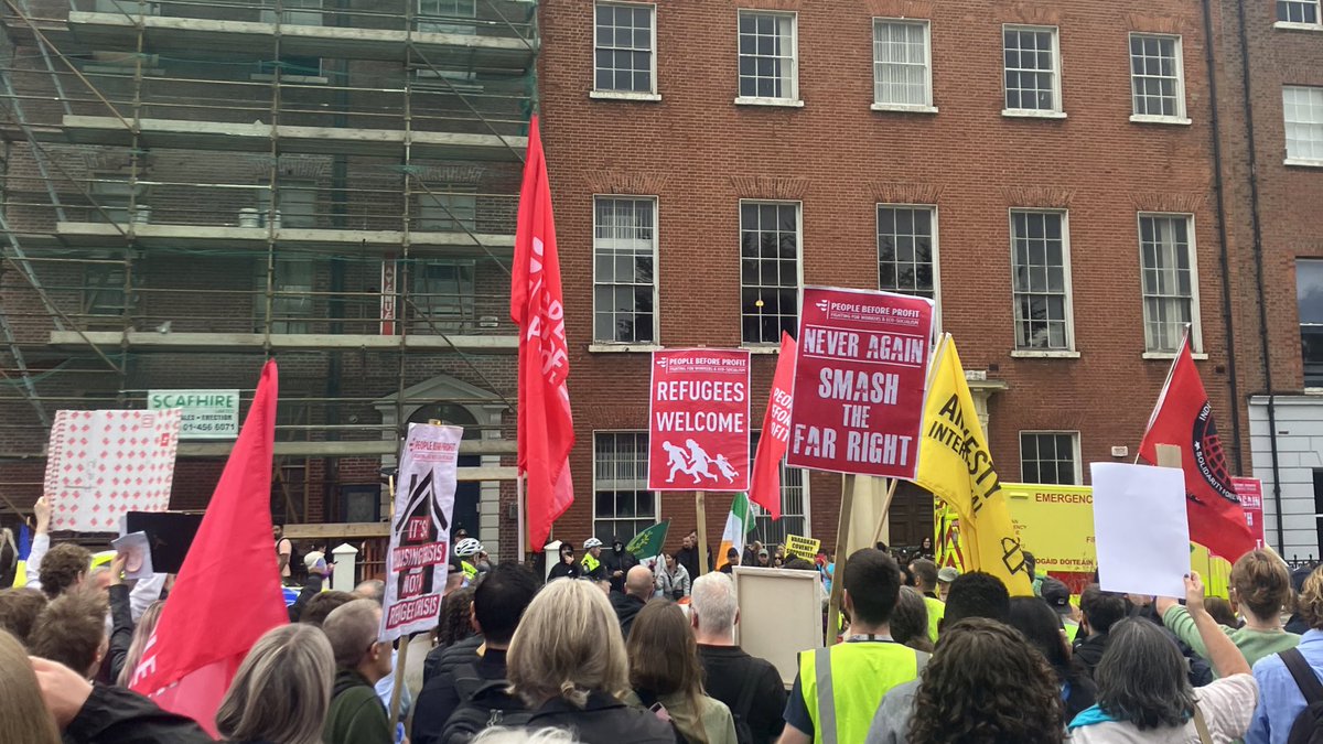 Zaid - VP for Campaigns (@usi_campaigns) on Twitter photo At the <a href="/LeCheileDND/">Le Chéile #IrelandForAll</a> rally for World Refugee Day.
A big crowd saying refugees are welcome here, even with a few far right pretending they can divide us.
They will not succeed - The government must do such much more to welcome refugees and stop the death of so many travelling! At the <a href="/LeCheileDND/">Le Chéile #IrelandForAll</a> rally for World Refugee Day.
A big crowd saying refugees are welcome here, even with a few far right pretending they can divide us.
They will not succeed - The government must do such much more to welcome refugees and stop the death of so many travelling!