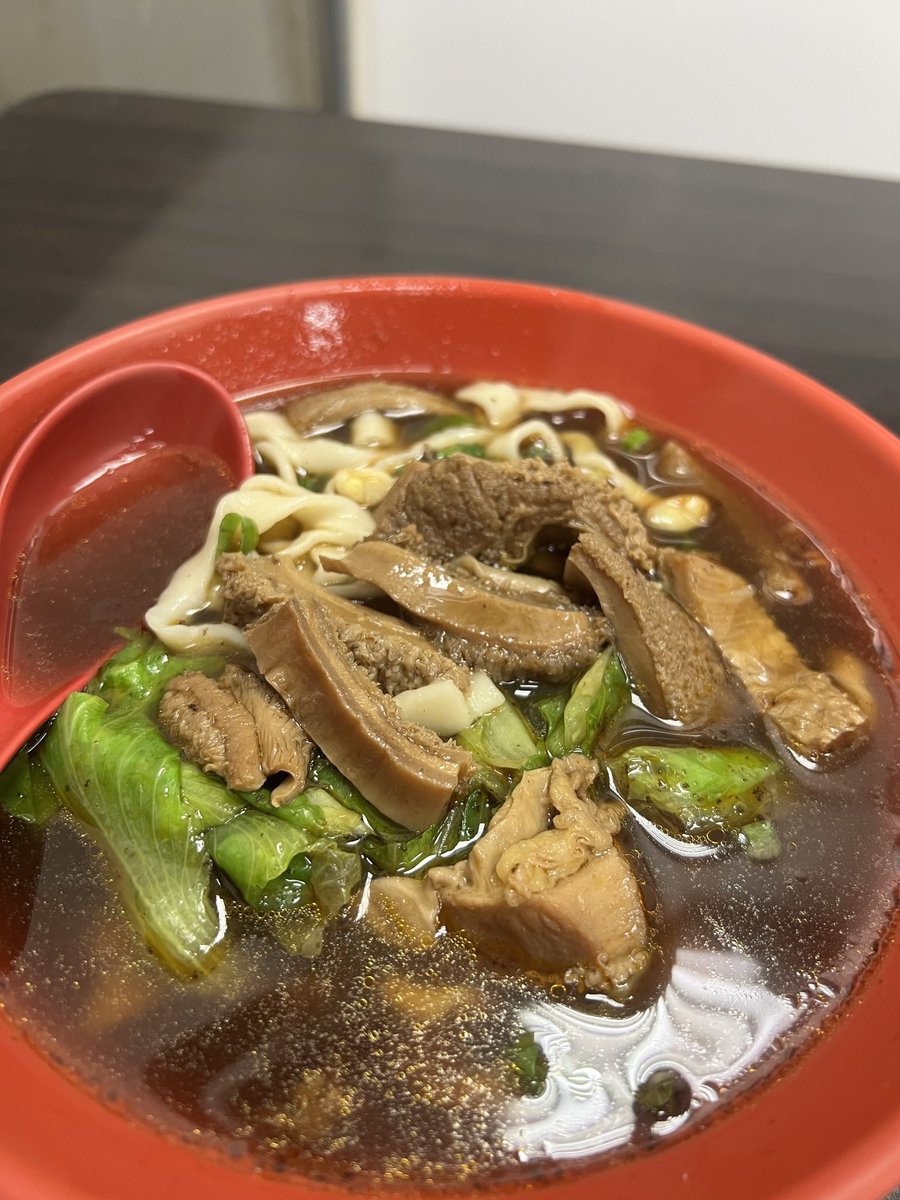 s_taee's tweet photo. 台湾は体感温度42度でこれから夏が本格的に始まります！汗汗
最近は夏バテになりつつ（）お仕事を頑張ってます🥹
明日出勤したら4連休なので頑張ります！クレカ不正利用されたけど頑張ります！ https://t.co/JYewuHlsKB