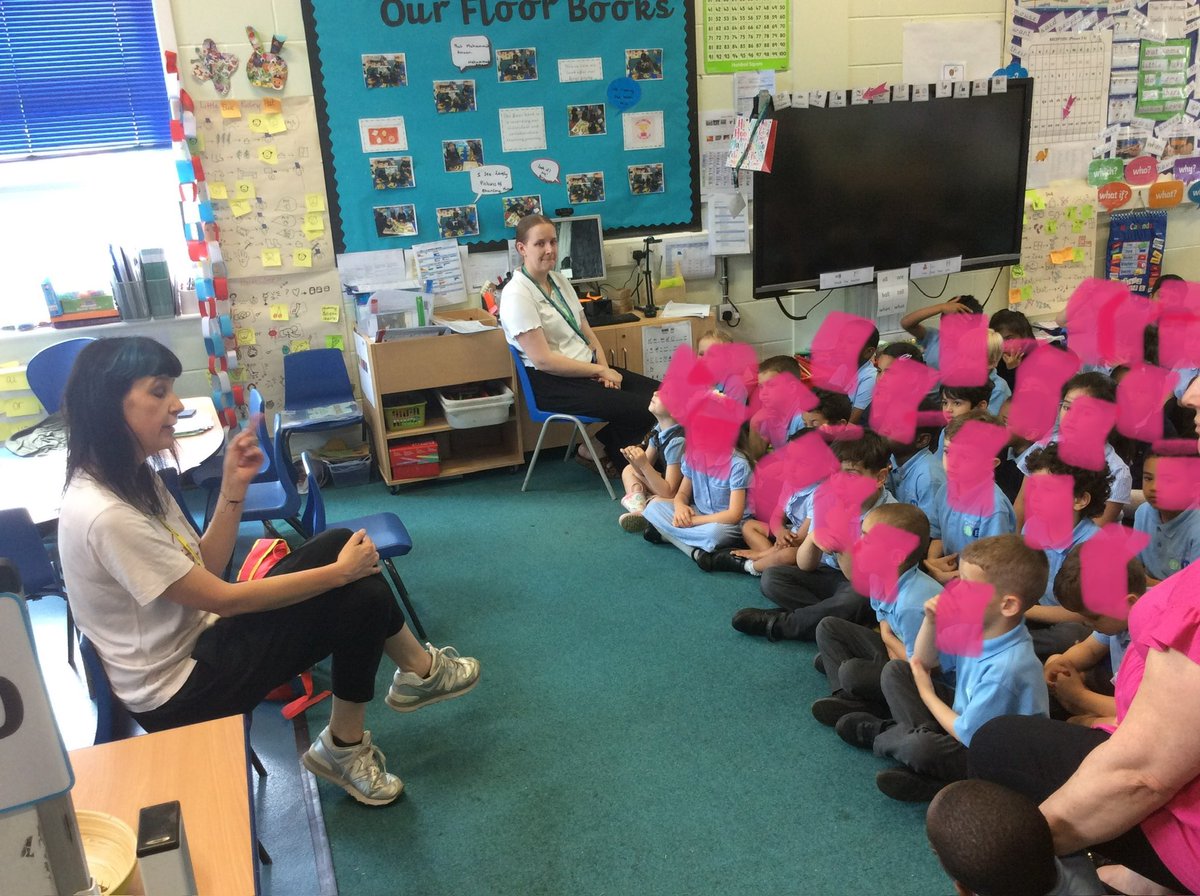 Hillyfield_E17's tweet image. A bamboo eating Panda Bear for our Boom Chicka Boom warmup? Why not! We love helping Lottie tell stories. #Receptionhill @MagicBoxE17