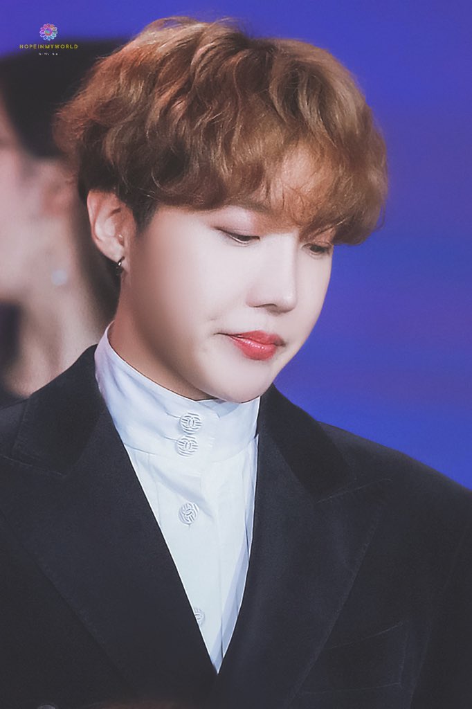 dailysoftHobi's tweet photo. D-485
Angel Hobi
Love u J-HOPE
#훈련병_정호석_자랑스러워
#부대마저_햇살가득_제이홉
#제이홉_전역까지_기다릴게
#JHOPE #HOSEOK #Hobi #JungHoseok #BTSjhope #방탄소년단제이홉 #jhopeBTS #방탄소년단jhope #제이홉 #호비 #정호석 #UntilWeMeetAgainJHOPE https://t.co/G3L4SM1pMR