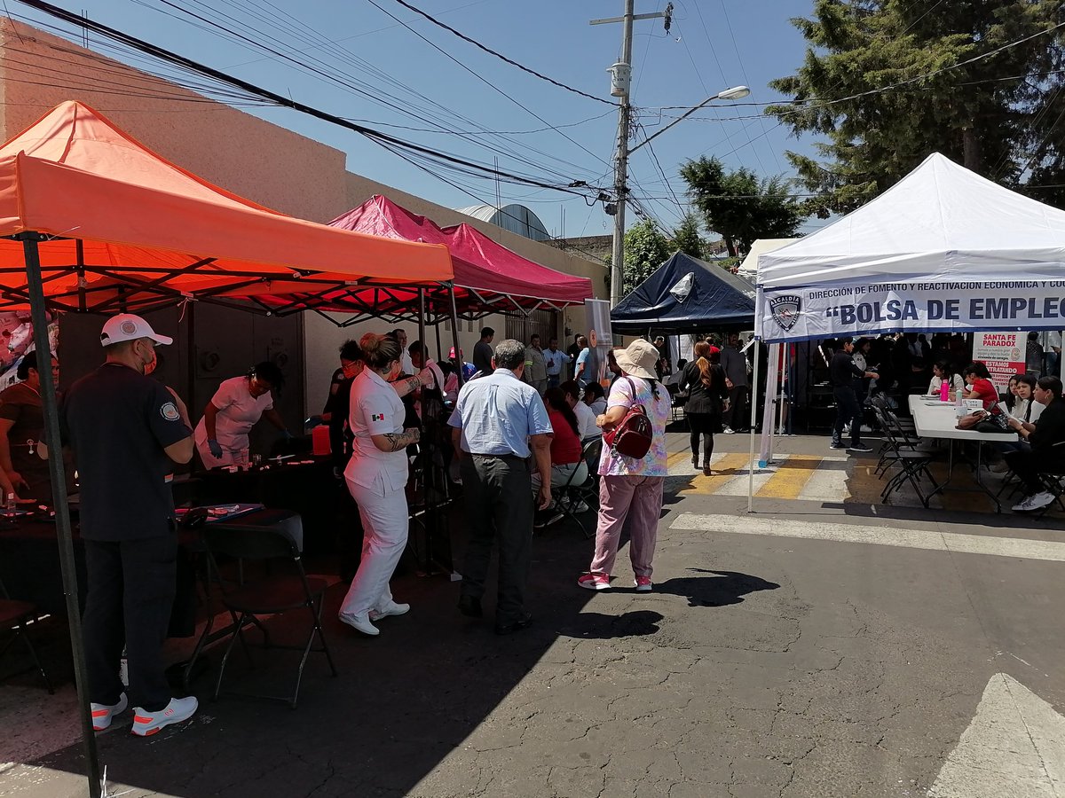 Asiste a la #AudienciaCiudadana que se está realizando en cll. 8 de diciembre esq. Pastores, col. Navidad en #Cuajimalpa, donde mi equipo de colaboradores esta atendiendo directamente las peticiones ciudadanas para dar atención inmediata. #SiempreContigo #HechosNoPalabras