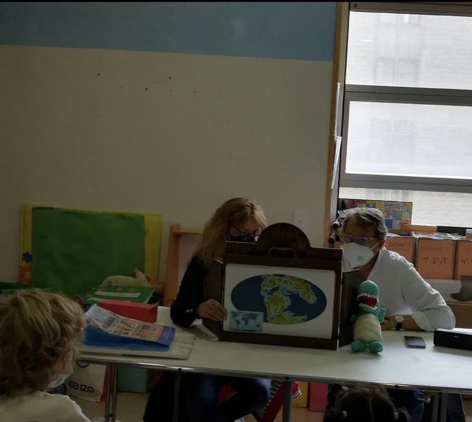 Hemos visitado el cole del hospital Gregorio Marañon con “Lectura que da vida, suma y sigue”

Con un delantal lleno de magia y actividades el cuento de “La zapatilla protestona” fue el protagonista esta ocasión

Muchísimas gracias a Javier y a todo el equipo de Eugenio Trías.