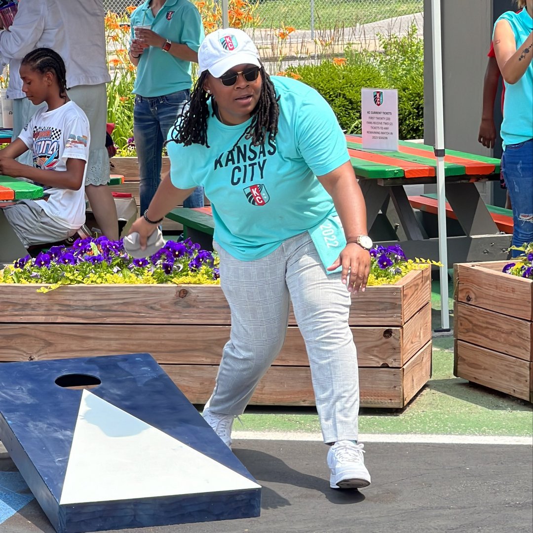 saintlukeskc's tweet image. We had a wonderful day hosting the Heart Health Party with @thekccurrent at @RubyJeansJuice! The community came out to meet KC Current players AD Franch and Croix Soto, and everyone enjoyed delicious smoothies in the spirit of fostering good health. 🍇 🍒 🍊 #KCBABY
