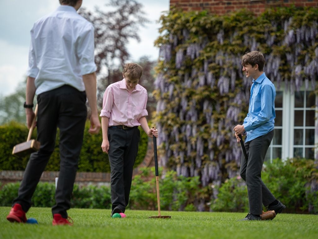 RadleyCollege's tweet photo. Enjoying the last few weeks of the Summer Term with a few games of croquet outside B and F Social. 🙌🏼
#NoOrdinaryPlace https://t.co/fU2yN6C21a
