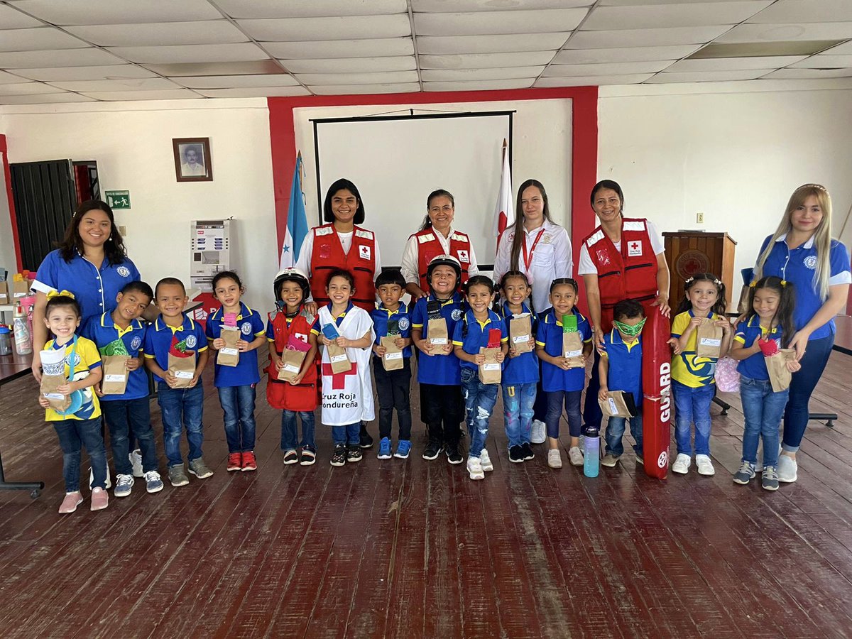 CRH_ElProgreso's tweet image. #Juventud recibieron una visita en nuestro Consejo Municipal de los niños de Preescolar de la escuela #ElProgresoChristianSchool en la cual explicamos sobre que es la Cruz Roja Hondureña, su historia, visión y misión.
@IFRC_es @CICR_DRMX