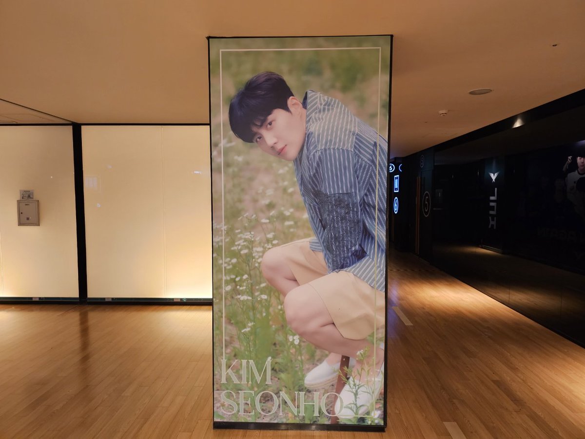 CHASERs!

Thanks to your overwhelming support, the KIM SEONHO THEATER HALL project by DC Kim Seonho Gallery is now open 🙌💙

📍CGV Yeongdeungpo Hall 5 (15 Yeongjung-ro, Yeongdeungpo-gu, Seoul)

🗓️ June 21 - July 4

#TheChilde #귀공자 #KimSeonHo #김선호