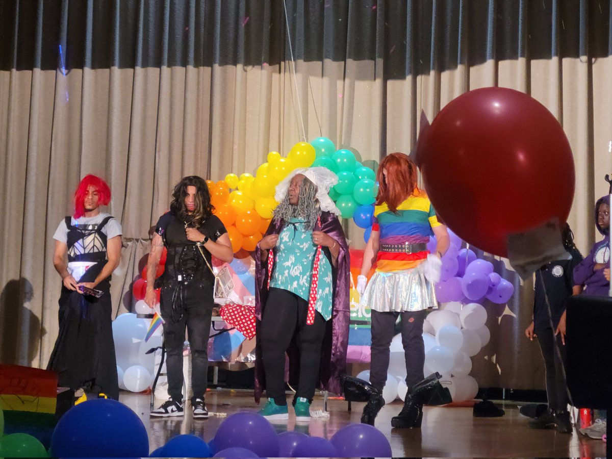 PooiStewart's tweet photo. I am proud of Pride Day, all teachers and students celebrating today.@NYCMayor @NYCMayorsOffice @DOEChancellor https://t.co/AJ4I6cX6Z8