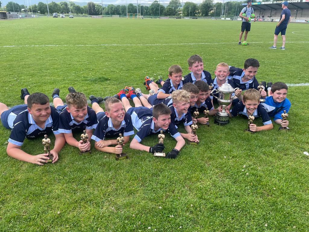 castledawsongac's tweet photo. 🎉🎉St Patricks College Castle Cup Winners🎉🎉

Well done to our St Malachys lads, who were part of the virtorious New Row Primary School winning team today, in a sun soaked Watty Graham's Glen. Thanks to Mr Hasson, Miss O'Donnell and Emma for leading the boys to victory.

⚫⚪ https://t.co/0otb7v9SYG