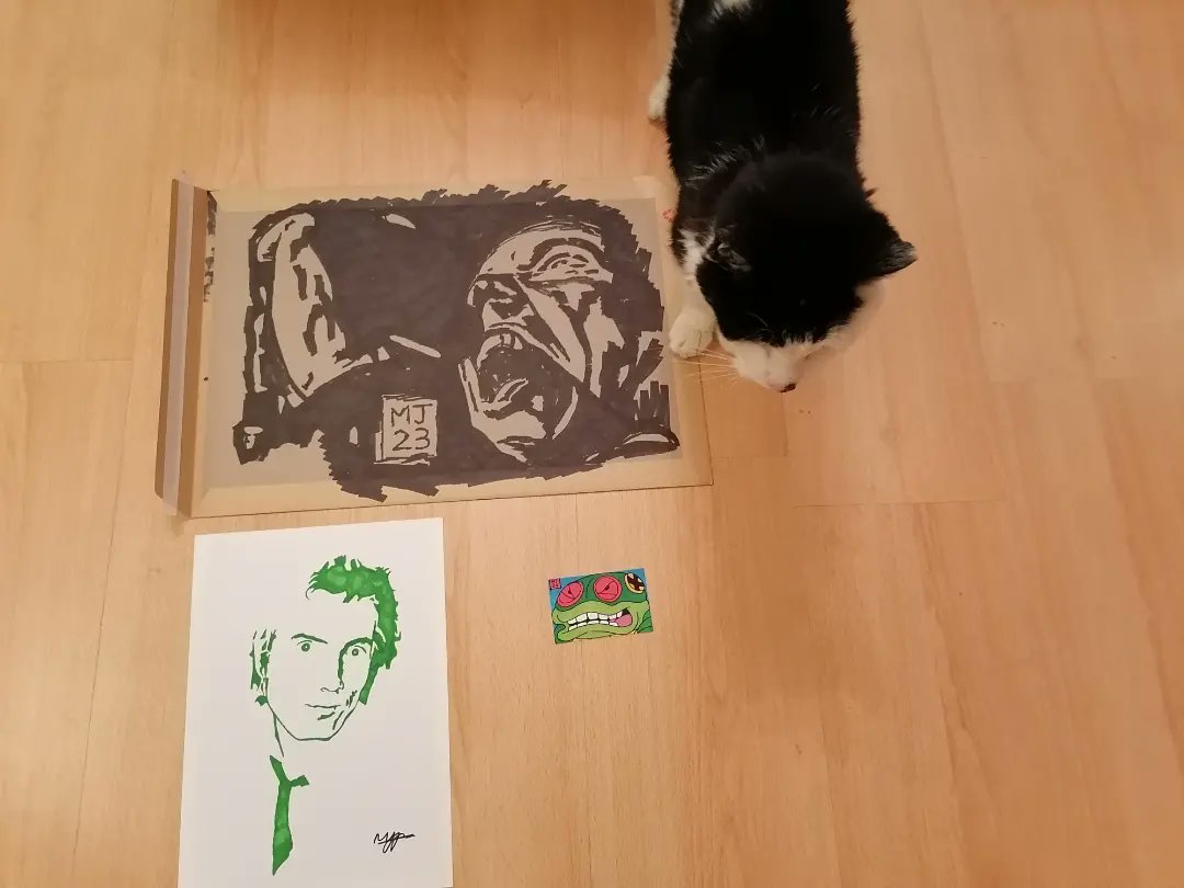 I've been busy recently with art deliveries so I've needed some extra help. Here is my new art assistant. #graffiti #graffitiart #graffitiartwork #graffitiartist #stencil #stencilart #spraypaint #spraypaintart #spraypainting #punk #punkrock #marvel #marvelcomic #marvelcomics #art