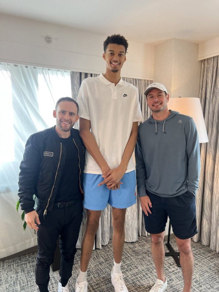 DraftKings Sportsbook on Twitter "Wemby is very tall. 📸 jj_redick"
