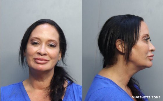 YNWMELLYFR's tweet photo. 🚨Un Mugshot de la conseillère juridique de Ynw Melly à été dévoilé !! 

Elle a été arrêtée pour coups et blessures à Miami l'année dernière, les accusations ont été abandonnées jusqu’aujourd’hui. 

Une équipe bien ghetto https://t.co/08ckH41f9J