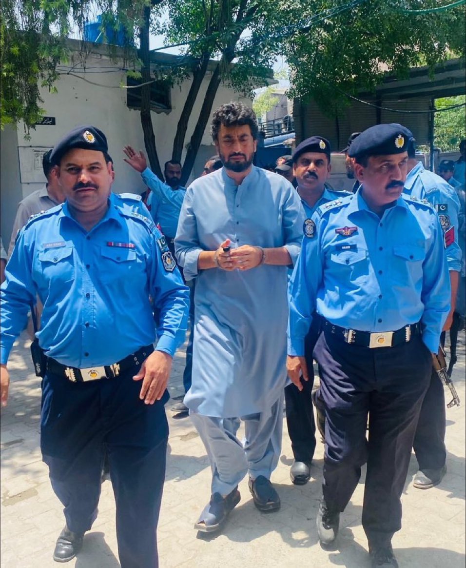 Free Politician Shehryar Khan Afridi ,His only crime is not leaving PTI and Imran khan . We Salute your courage and you will be remembered as a true loyal friend of khan ،
#Humanrightcommision #Amnestyinternational #UnitedNations #JustinTrudeau #PTI #ImranKhan