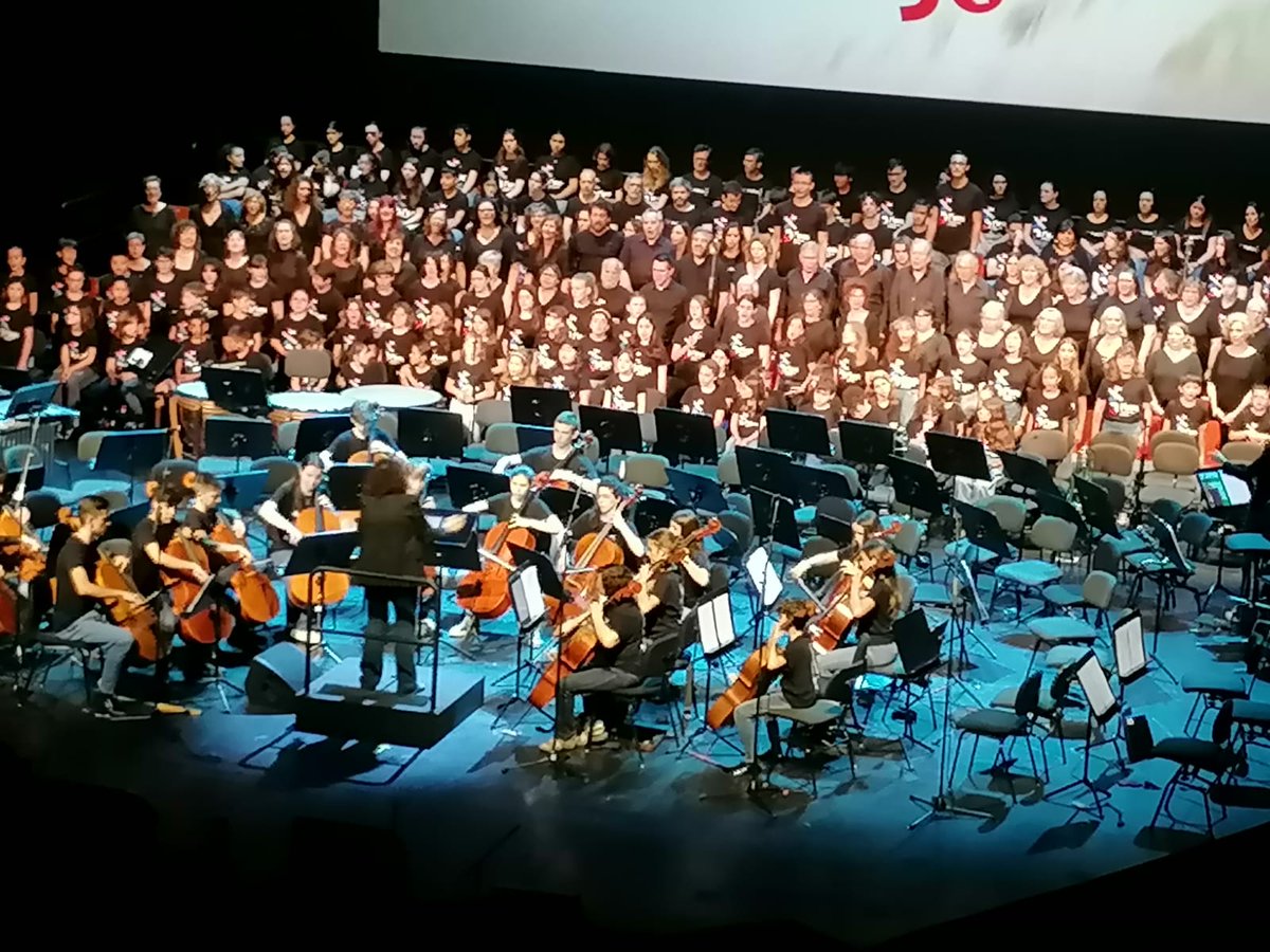 30è aniversari de l'Escola de Músics del Raval. Amb <a href="/MusicalsChoir/">Musicals' Choir</a> <a href="/ArnauTordera/">Arnau Tordera I</a> <a href="/ramonmirabet_/">Ramon Mirabet</a> entre d'altres dirigits per <a href="/DubeOranias/">Clàudia Dubé Oranías</a> 
Gràcies per comptar amb nosaltres!