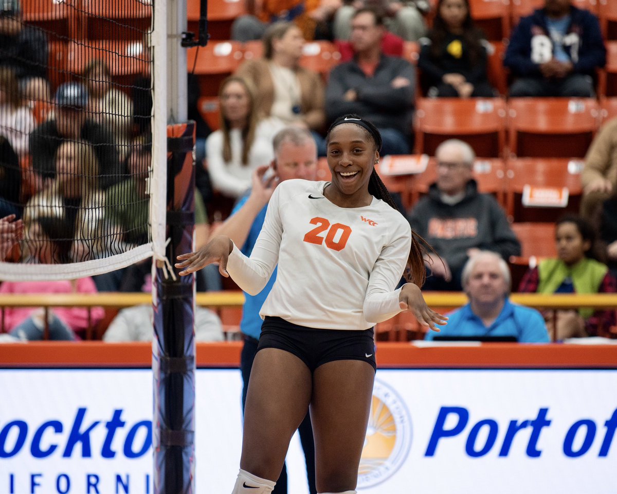 Pacificwvball's tweet photo. On court smiles coming 🔜 https://t.co/w2wuI8VZFp