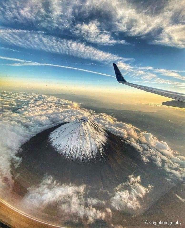 Flying over Mount Fuji 🇯🇵   

📷 #763photography