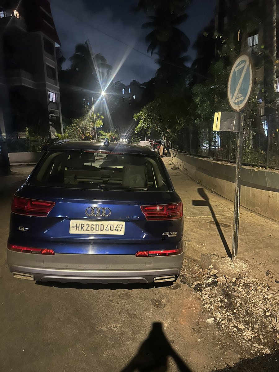 @MTPHereToHelp car parked next to No Parking sign outside Kylemore building on the turning of Veronica Road Bandra West.