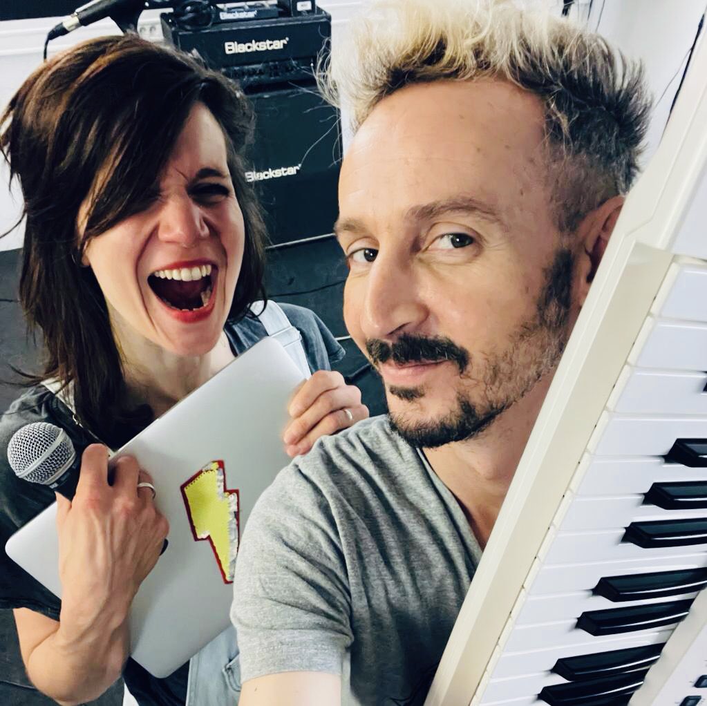 GeneralePery's tweet image. Jour de répé chez GP🎙️🎶🎸🚀!

Prochain live à la #PénicheAntipode le 29 juin : tu viens ? 

eventbrite.fr/e/billets-mili…

#karant9pas #generalepery #antipode #penicheantipode #live #frenchpop