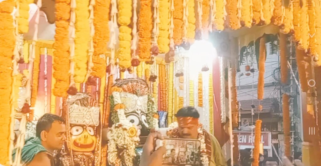GuptaSocial's tweet photo. रथ की रस्सी अपने हाथ में पकड़ो!

भगवान जगन्नाथ हमारी डोर पकड़ेंगे .!!

#जय #जगन्नाथ 🙏🚩 https://t.co/Ztxk7Y12Fy