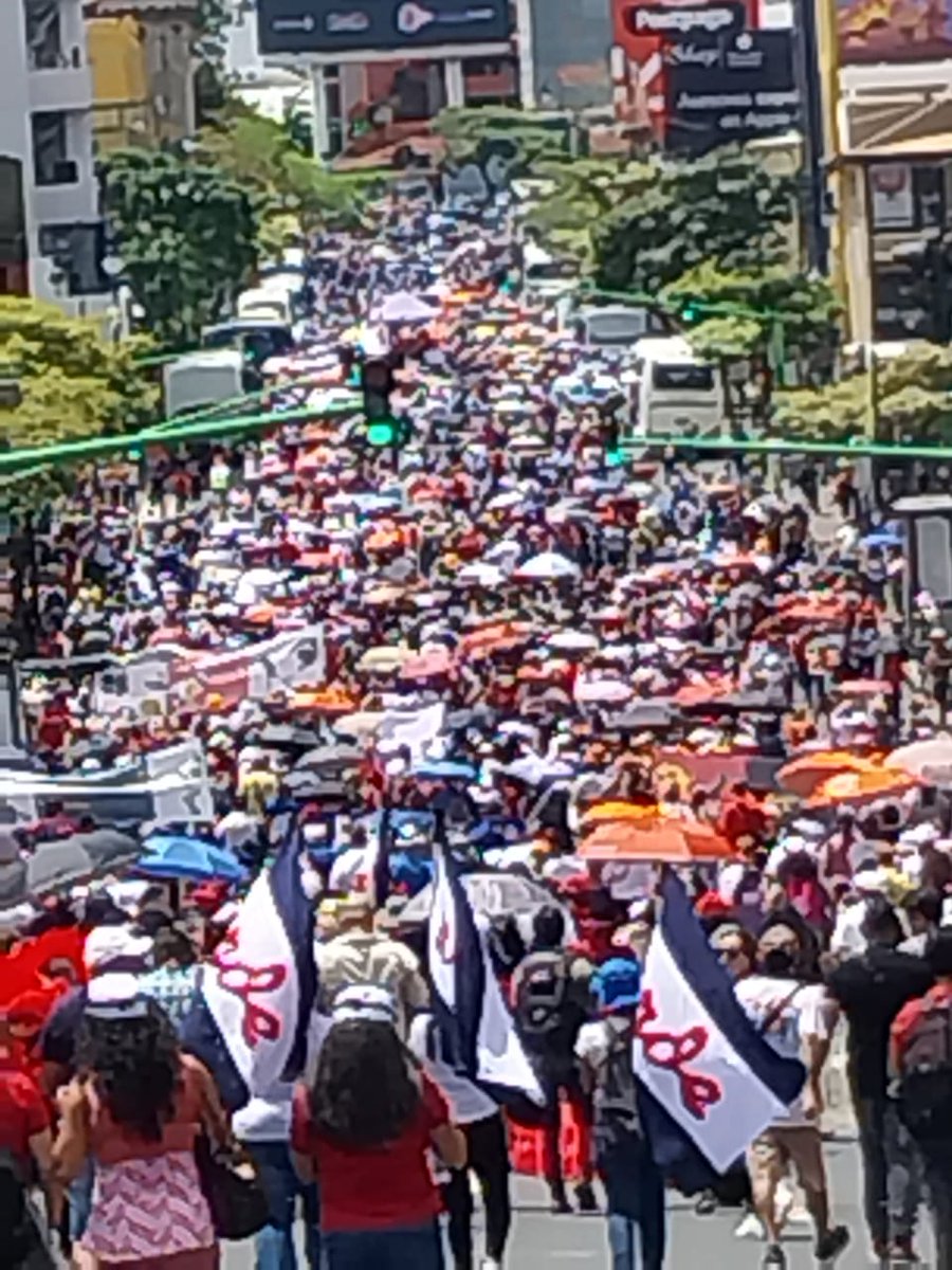 JonaFA2022's tweet photo. ¡Que vivan las estudiantes!

¡El derecho a la educación se defiende! https://t.co/9NUjdc3NEW