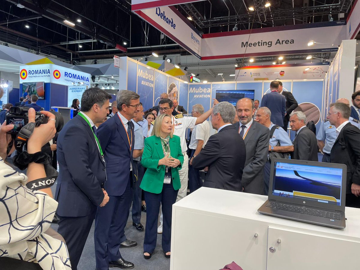 👉 <a href="/ParadelaJSr/">Jorge Paradela</a> ha acompañado a las empresas andaluzas en los primeros días de negocio de <a href="/salondubourget/">Paris Air Show</a> y ha mantenido reuniones con <a href="/Airbus/">Airbus</a>, <a href="/AlestisAerospac/">Alestis Aerospace</a>, Grupo Sevilla Control, <a href="/AERTECsol_es/">AERTEC</a>, <a href="/sofitec_/">Sofitec</a>, @GrupoEmergy, <a href="/mymgroup_es/">M&M Group - Mecanizados y Montajes Aeronáuticos</a>, <a href="/SkylifeEng/">Skylife Engineering</a> y <a href="/umiaero/">UMI Aero</a>, entre otras 🔛