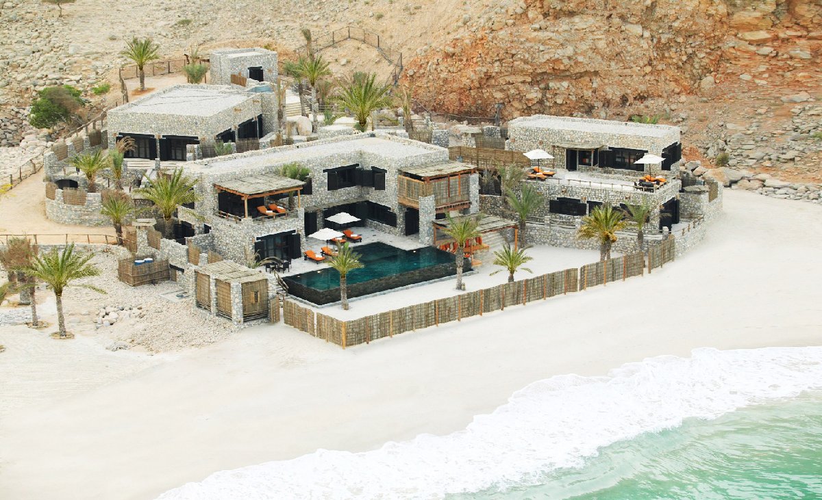 تفرد فنادق ومنتجعات سلطنة #عمان مساحاتها لتجارب استجمامية رفيعة المستوى، فتجذب النخبة ورجال الأعمال لزيارتها والاستمتاع بها. اخترنا لكم أفخم عناوين الضيافة فيها.

للمزيد:  rrarabia.com/ar/node/12901

#LuxuryTravel 
@AlilaJabal  
<a href="/DXBHA/">Six Senses Zighy Bay</a> 
<a href="/sixsenses/">Six Senses</a>