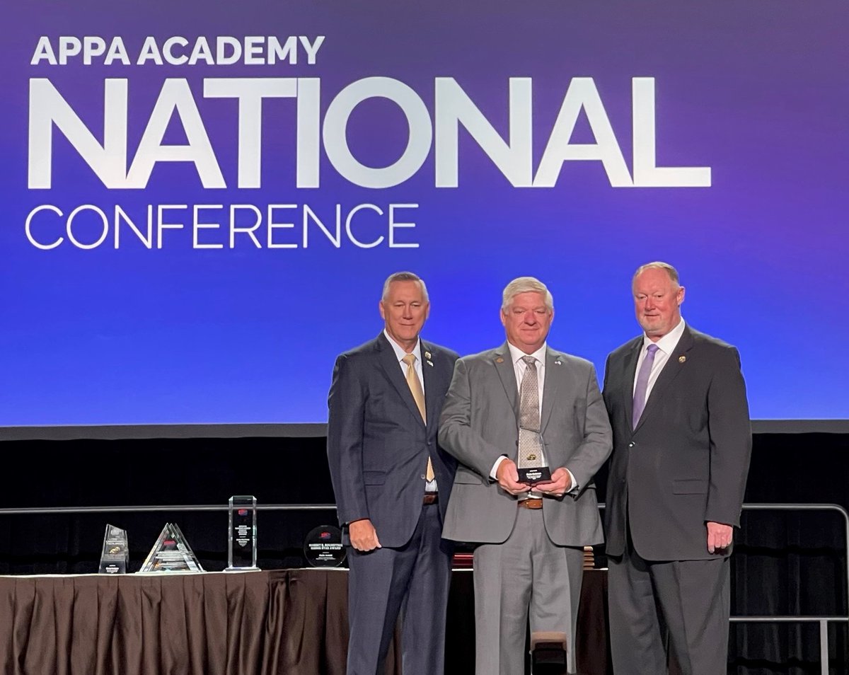 Dale Detmer, the Plant Operations Manager for @CityofBreeseIL and the @IMEA_Org Board of Directors Immediate Past Chairman, was presented with the APPA's Larry Hobart Seven Hats Award at the @publicpowerorg National Conference in Seattle, WA.
Congratulations, Dale!