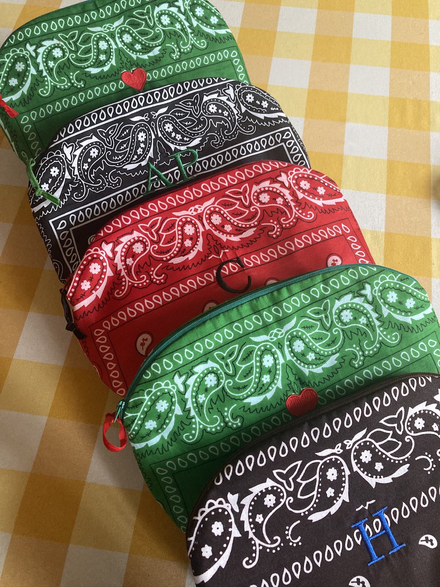 ClaudinebyLP's tweet photo. Nuestros Pouch Bandana un éxito! #bandanalovers https://t.co/tMo8MSPtL3