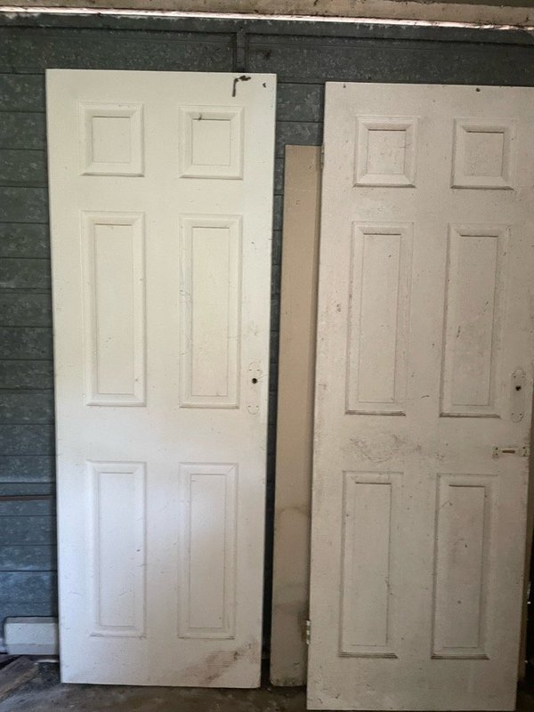OFFER: 2 internal doors (Hadleigh SS7) ilovefreegle.org/message/100255…