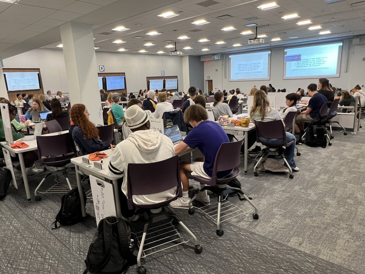 lynnowens's tweet photo. Back to my old stomping ground! Love teaching high school students at NCSMI each summer. #NCSMI2023 @UNCHussman https://t.co/fsDGIiZzdT