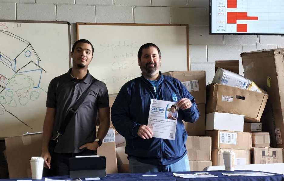 AValendraE301's tweet photo. Fairfield’s own Isaiah and Nick hitting the streets at UPS in Stratford, talking about the great signature offers for new and existing customers! @TheRealOurNE @D_Zargos @firas_smadi @emilywiper #wiNEverything https://t.co/rOObZ0qJac