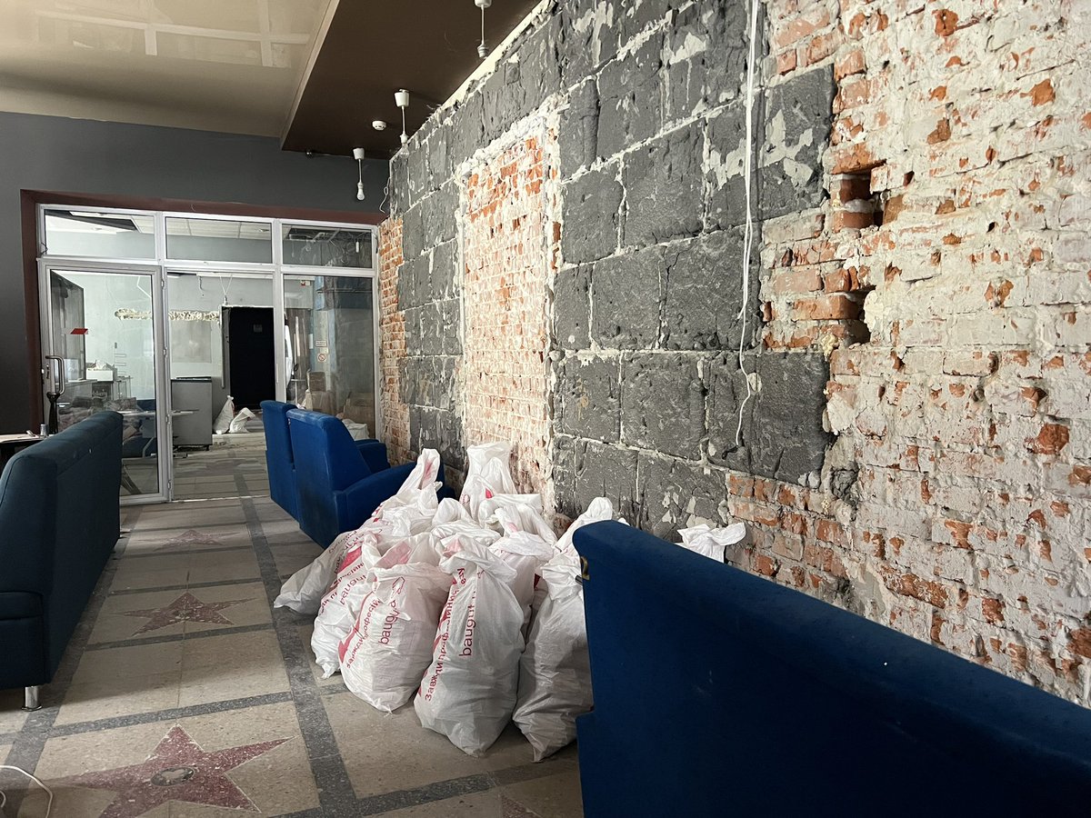 milapalamar's tweet image. Exploring historical cinema premises in Lviv city center — soon to become a flagship youth hub &amp;amp; European Youth Capital #EYC office with UNICEF’s support 🏗️ Excited to work w/ Lviv on prep for #EYC year &amp;amp; new chapter in city’s youth engagement work