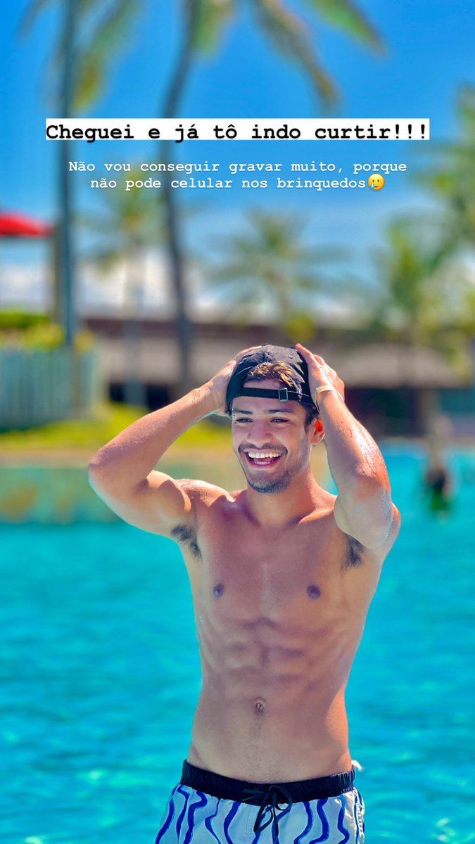 DailyGSantana's tweet photo. Gabriel Santana pronto para curtir seu dia no Beach Park, no Ceará. https://t.co/zMENFvsac4