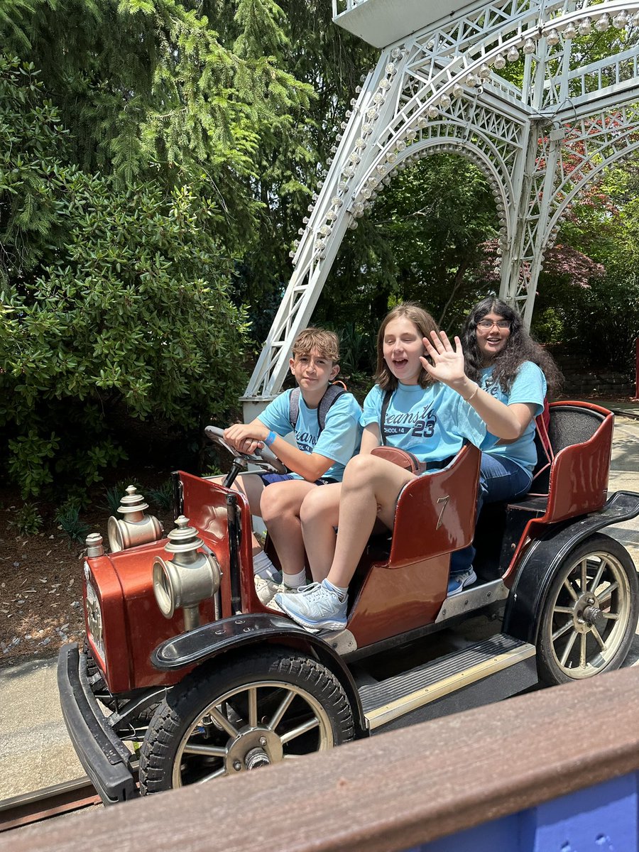 MrsBruno35's tweet photo. @OSchool4 @AdventurelandLI #sch4sixthgradeday https://t.co/EMD9XsAgXx
