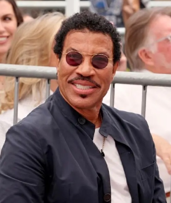 HaPpY BirThDaY!! to the smooth vocal and 4 - times GRAMMY Winner Lionel Richie.