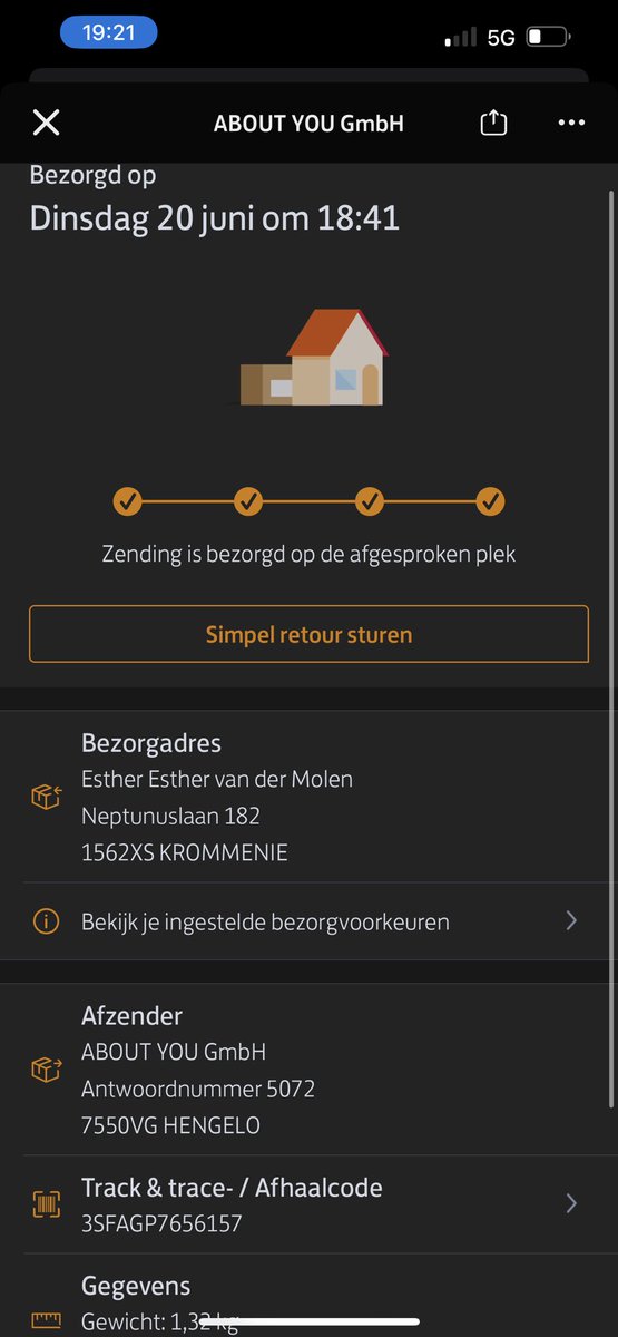 yuliesther's tweet photo. @PostNL waar is mijn pakket? Bezorgt, ik was thuis en niks te vinden!!!! Ook niet bij de buren.... hun pakket ook niet bezorgt! Waar is mijn pakket! https://t.co/1n1YkhcV7w