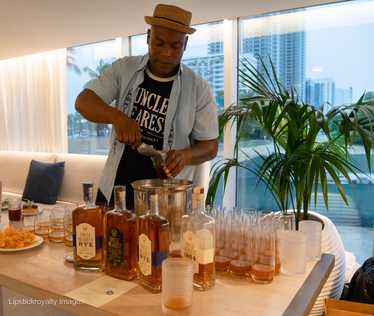 lipstickroyalty's tweet photo. Thanks for the support last night! The Juneteenth Celebration Dinner at Ocean Social was a complete success! 

📸 @LRIMAGES_ 

#BlackExcellence #Juneteeenth https://t.co/W1r6VA0eft