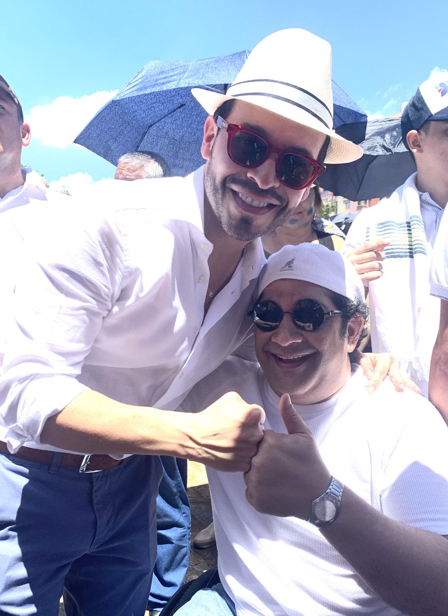 millersoto's tweet photo. Con mi hermano Abelardo De La Espriella en #LaMarchaDeLaMayoría.

🇨🇴🇨🇴🇨🇴 https://t.co/pEcSJOCjwl