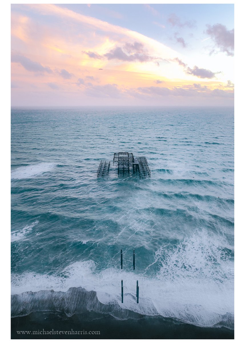 brighton_photo's tweet photo. Sunset views of the West Pier from the top of the Brighton i360 🌞🔥
#brighton #brightonup #brightoni360 #westpier #bbcsoutheast #WexMondays #fsprintmonday #ThePhotoHour #Sharemondays2022 #jessops https://t.co/9o5vN1l9sH