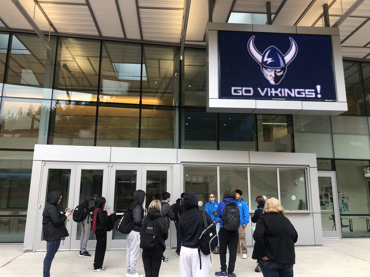TWolvesJHS's tweet image. Jackson students tour Western Washington University with Ms. Frank, Ms.Stoddard, and Mr. Briggs.  💚🖤