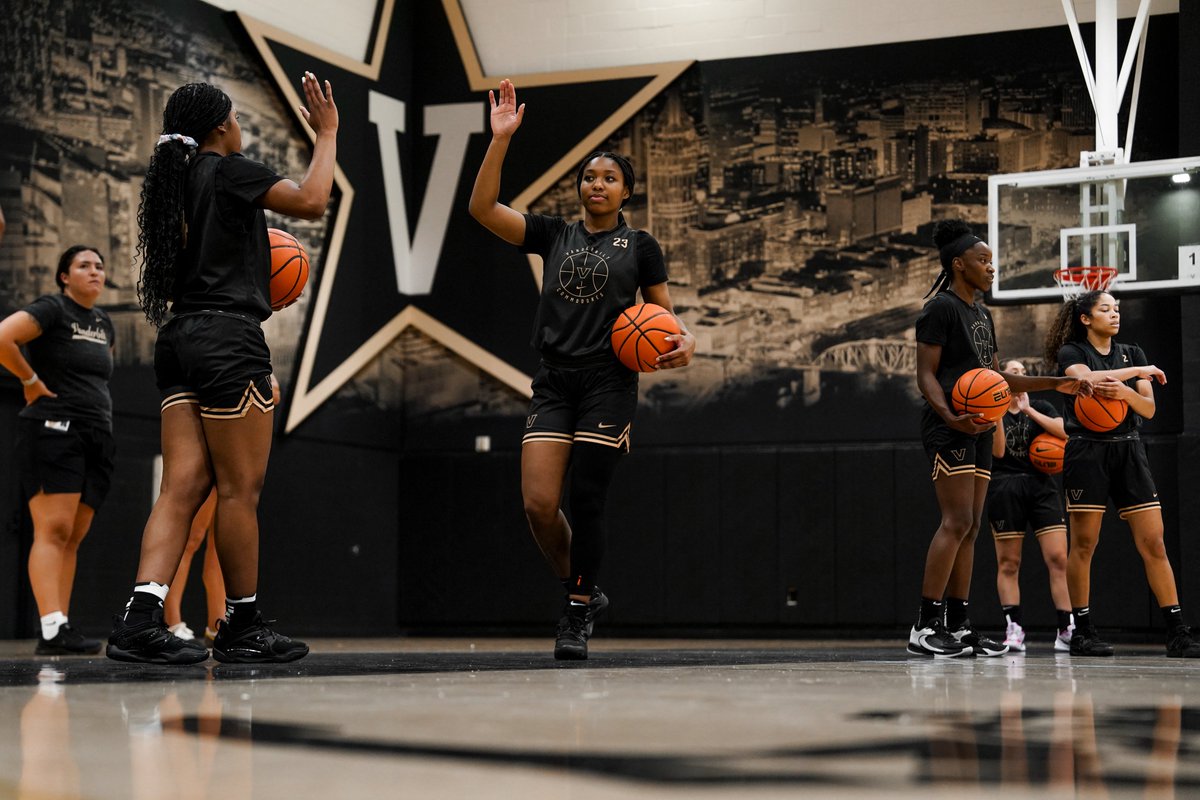 VandyWBB's tweet photo. 👀 @imoore_23 https://t.co/HU8vAgWXCf