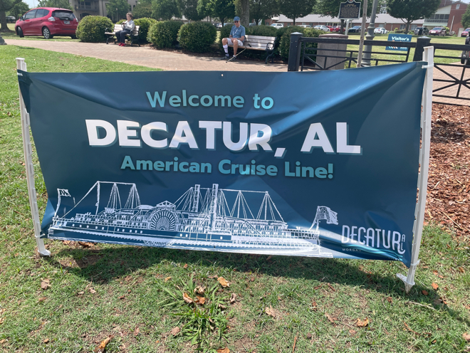 HistoryWithBill's tweet image. What a lovely day in #DecaturAL. The #TennesseeRiver is so beautiful with lots of fascinating history. Great excursions. Laura and I are honored to be a part of overnight cruising returning to the region.
#HistoryHighlights #RiverCruising #Chattanooga #Nashville #ACL