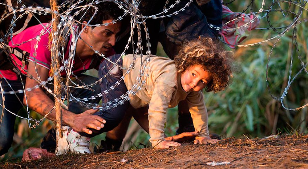 No son refugiados, son pobres. 
Si fueran ricos podrian ir a cualquier parte sin tener que pedir asilo a nadie. 
#diamundialdelrefugiado