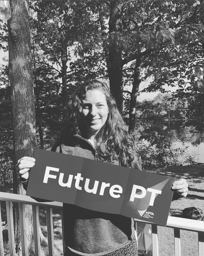 APTAStudents's tweet image. Congratulations to our latest #FuturePT winner, Sarah! Here's how you can enter the contest:

1️⃣ Post a photo of yourself holding up the "Future PT" sign.
2️⃣ Include the hashtag #FuturePT in your post.
3️⃣ Follow @APTAStudents.
