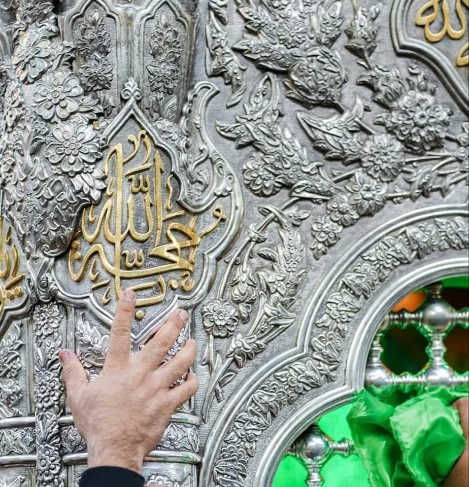 Ali_Almakhlas's tweet photo. ان الله تبارك وتعالى يتجلى لزوار قبر الحسين "ع" قبل أهل عرفات ، 
ويقضى حوائجهم ، 
ويغفر ذنوبهم ، 
ويشفعهم في مسائلهم ،
 ثم يأتي أهل عرفة فيفعل بهم ذلك .

#الإمام_الصادق https://t.co/DlTKByxEjw